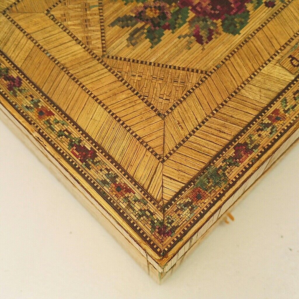 Straw marquetry box souvenir of vintage Biarritz