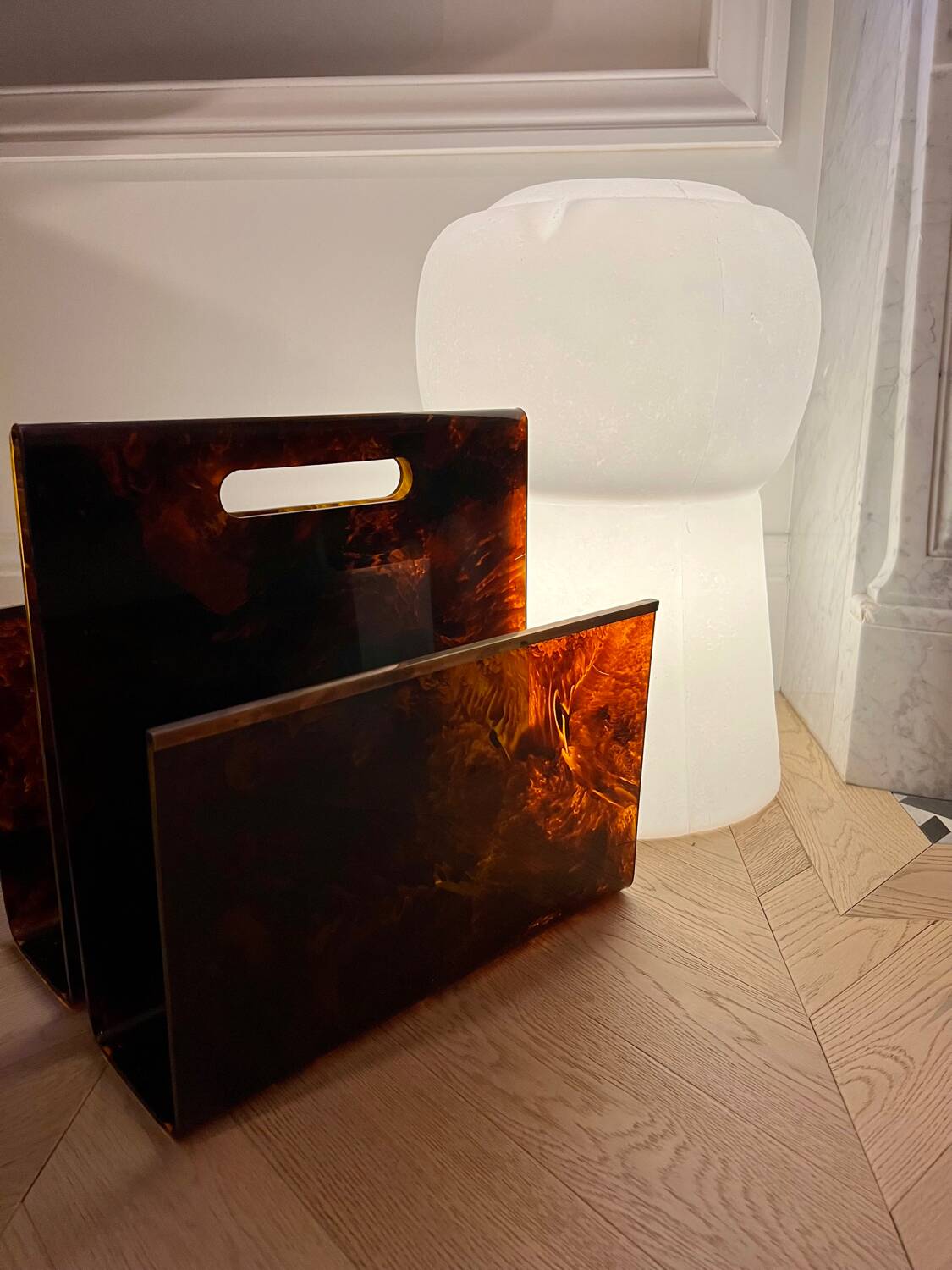Plexiglas magazine holder