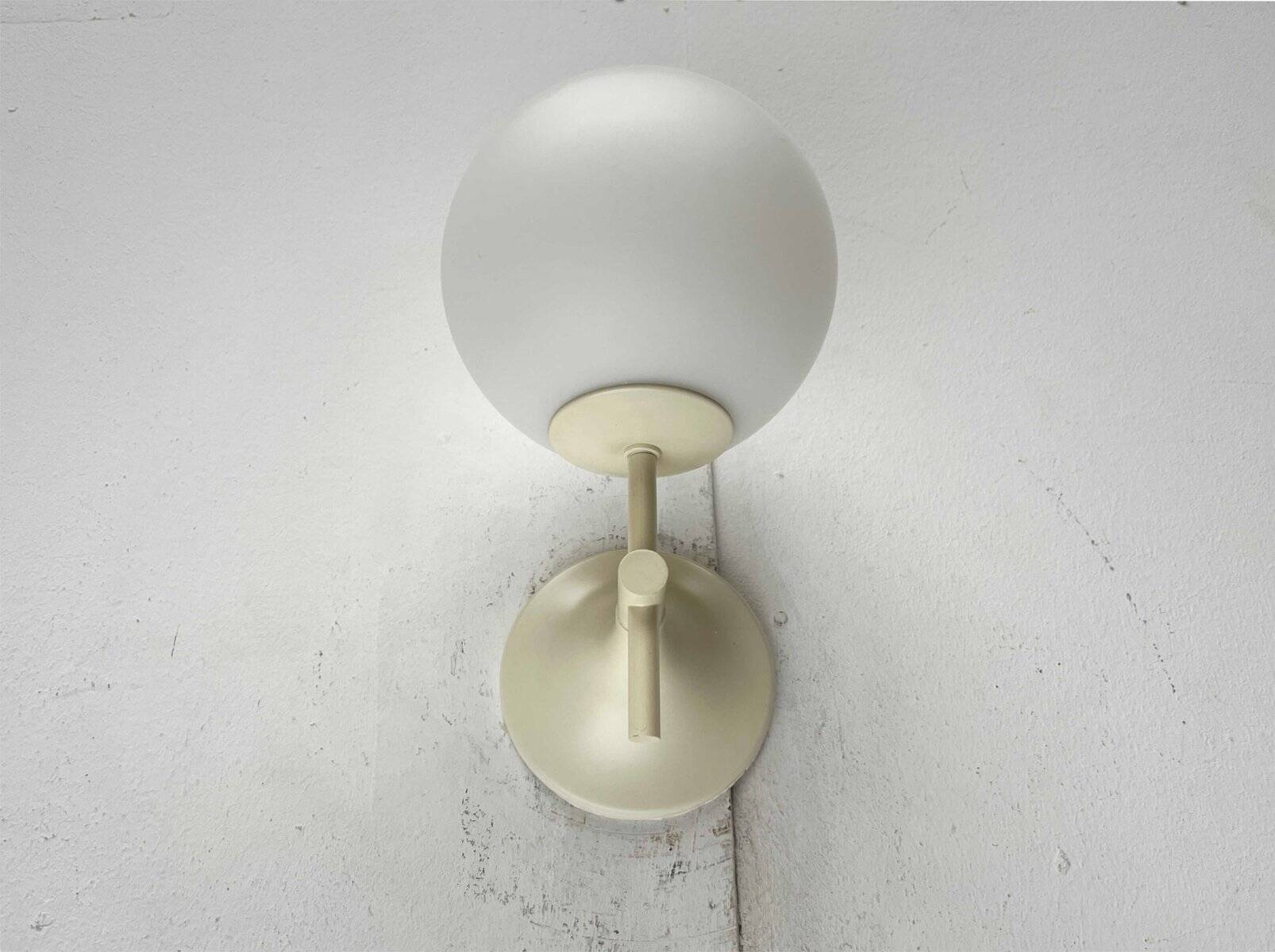 Swiss wall lamp from the modern space age of the mid-century by E.R. Nele for Temde, 1960s.