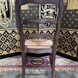 Suite of 8 rustic mulched chairs with crisscross