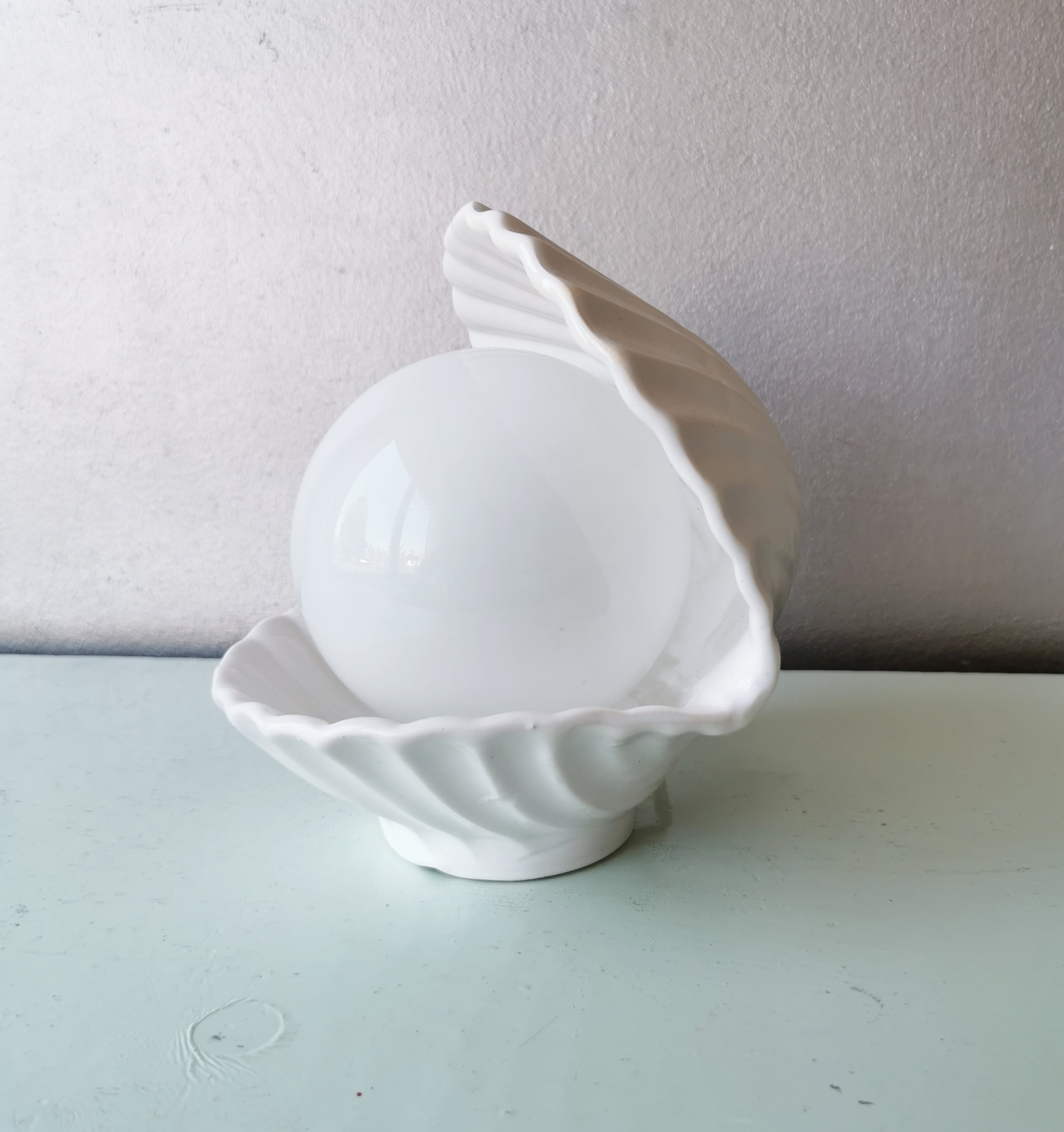 Vintage ceramic table lamp oyster with pearl, from the '80s
