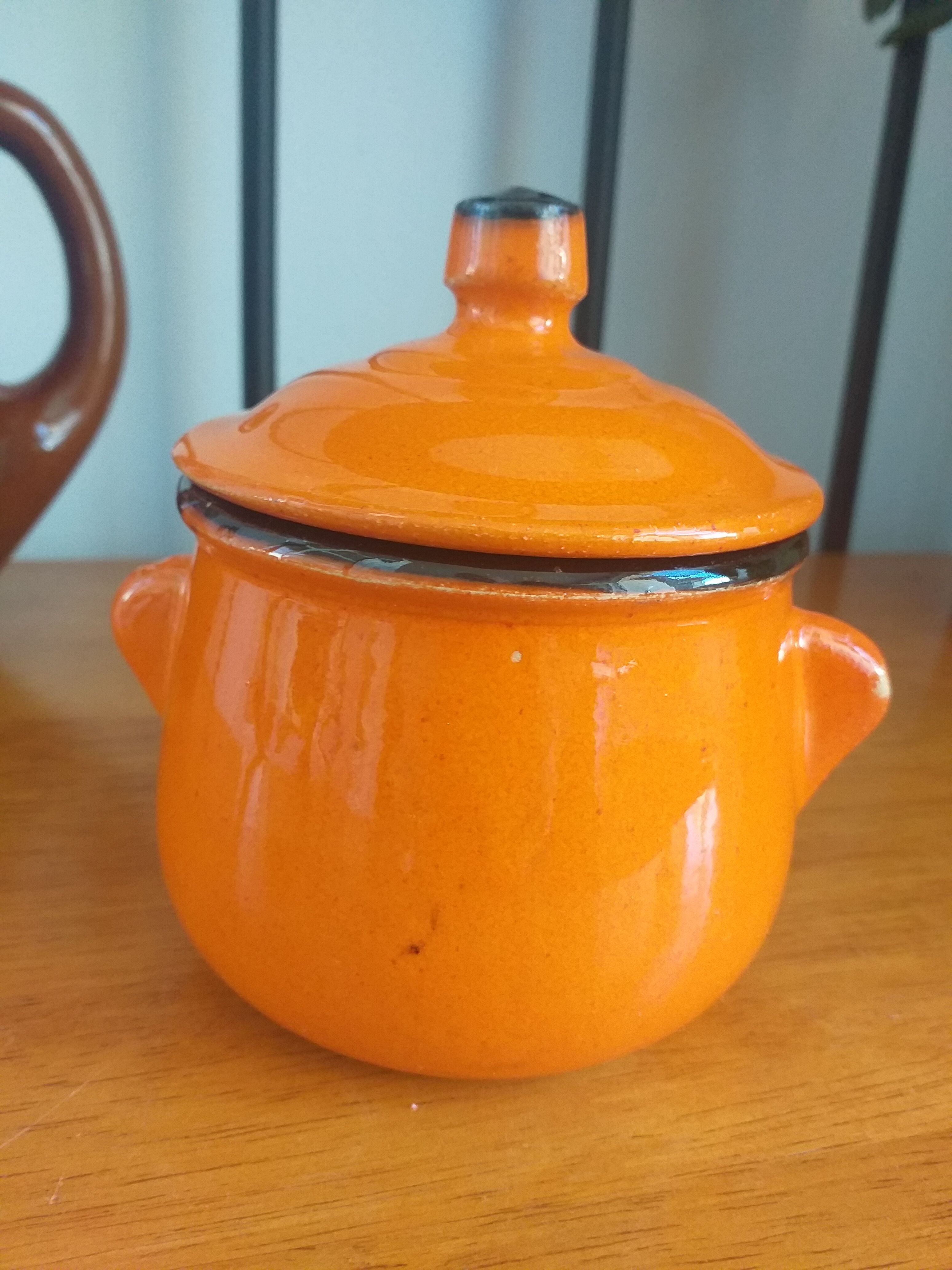 Sugar pot in orange enamelled sandstone