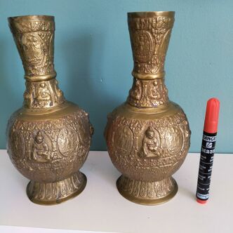 Paire de vases asiatiques anciens en bronze