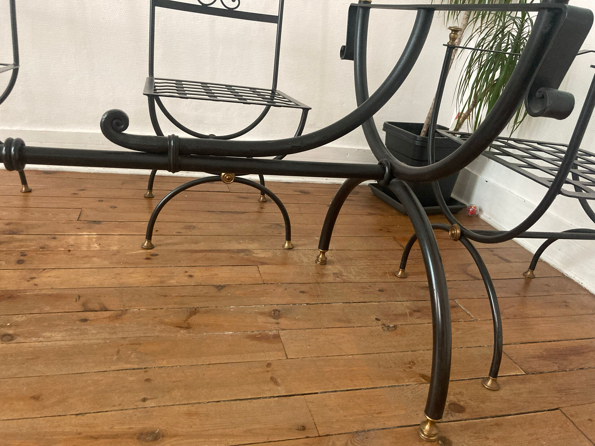 Ensemble table et chaise de fabrication ligne métal en fer forgé plein