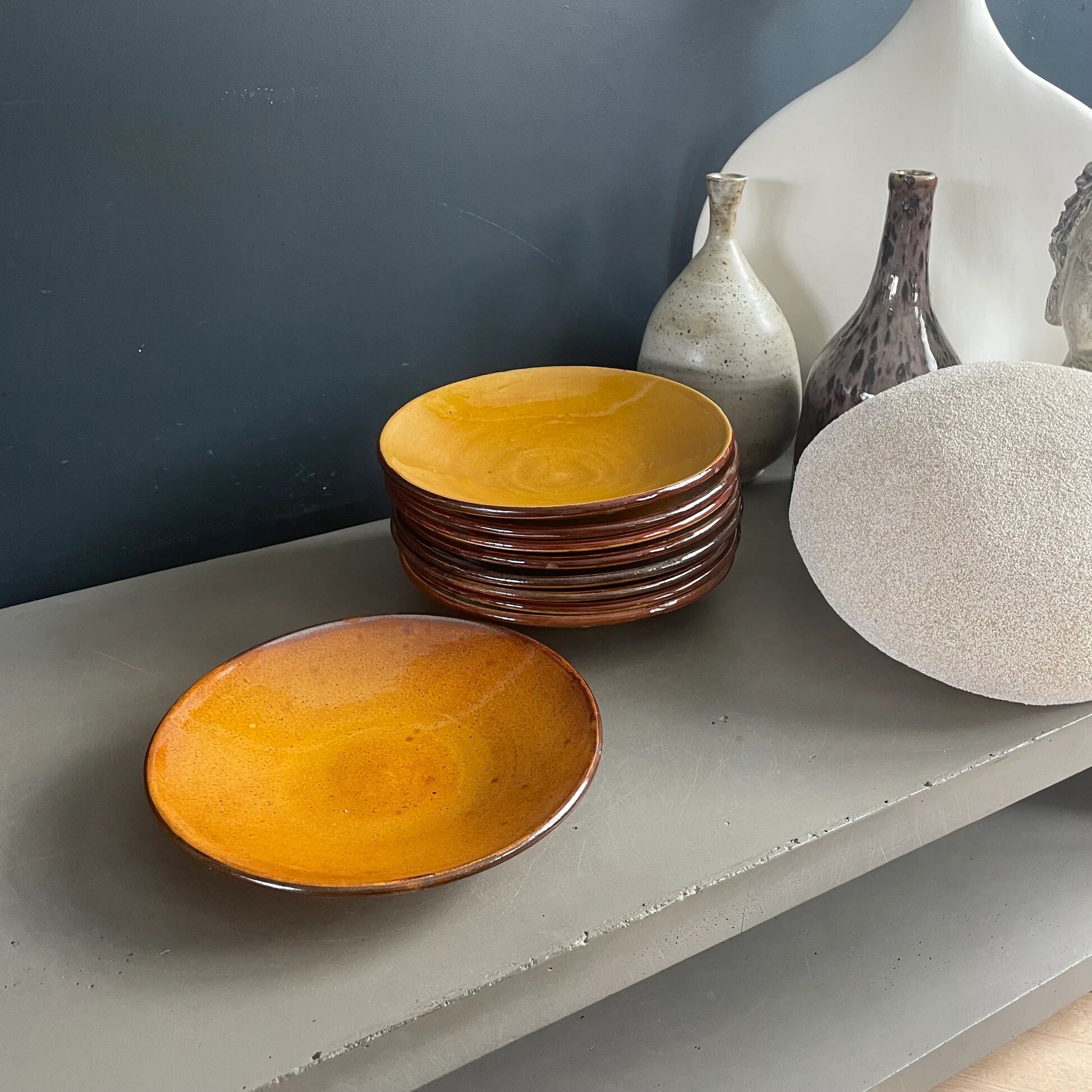 Set of 9 mustard earthenware plates.