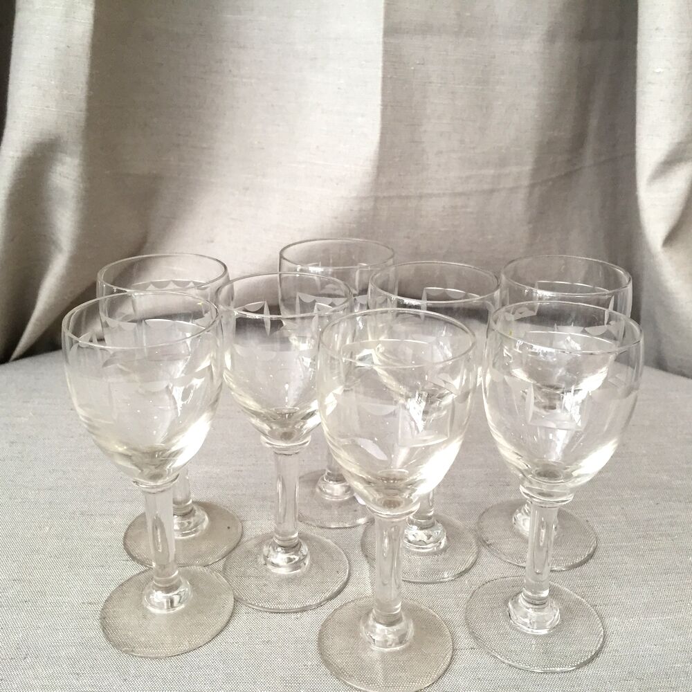 Suite of 8 engraved glass drip glasses from the 1930s 1940s