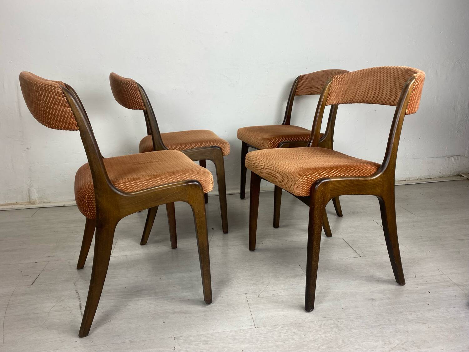 Gondola chairs