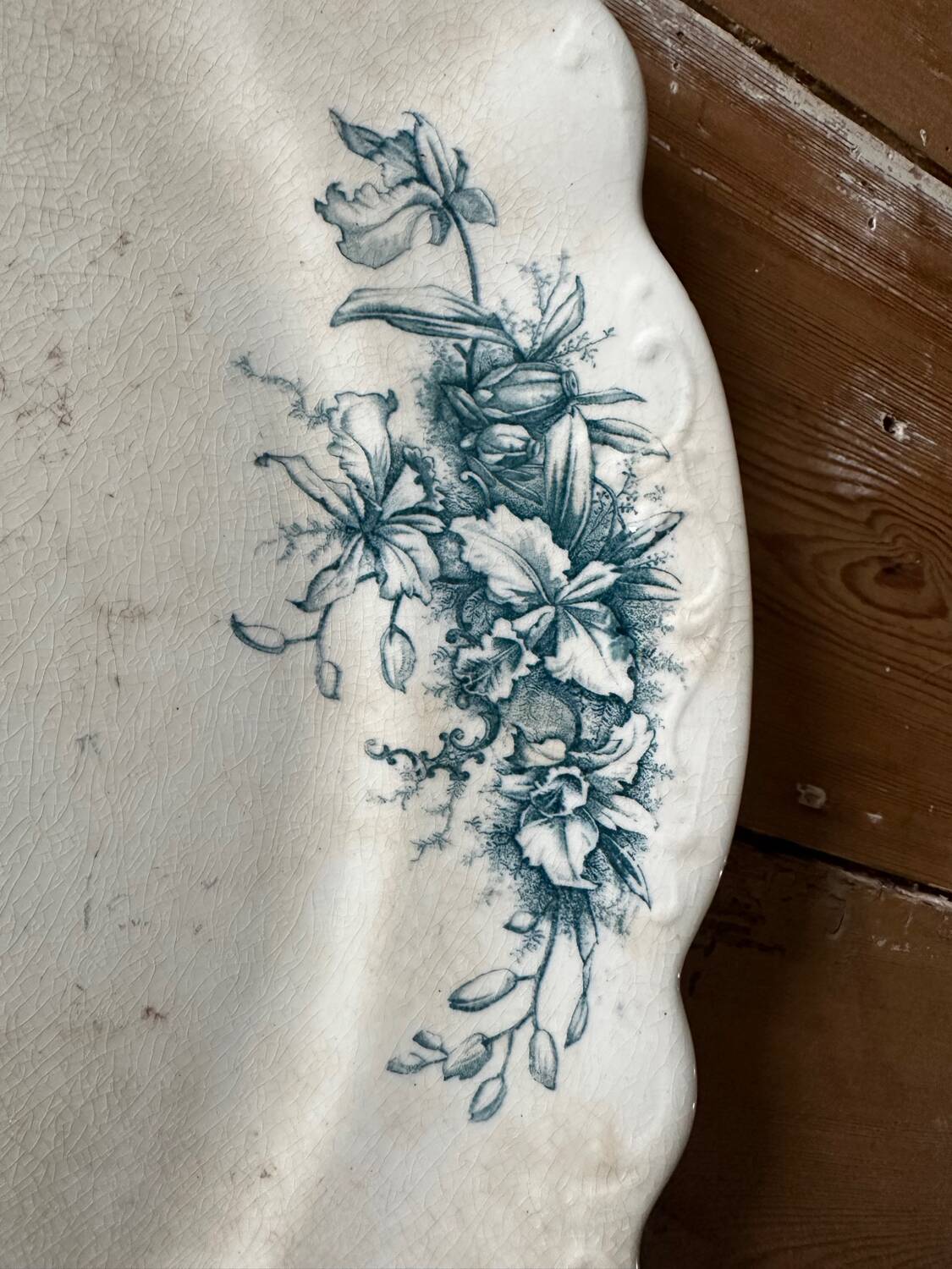 Petrus regout oval dish orchid model large