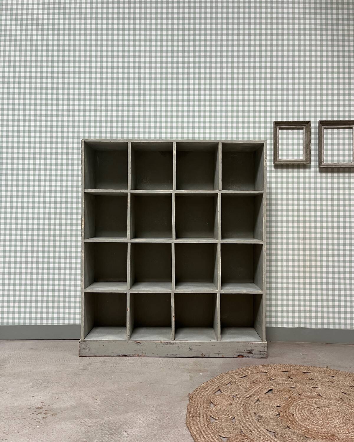 Meuble à casiers en bois patiné, rénové