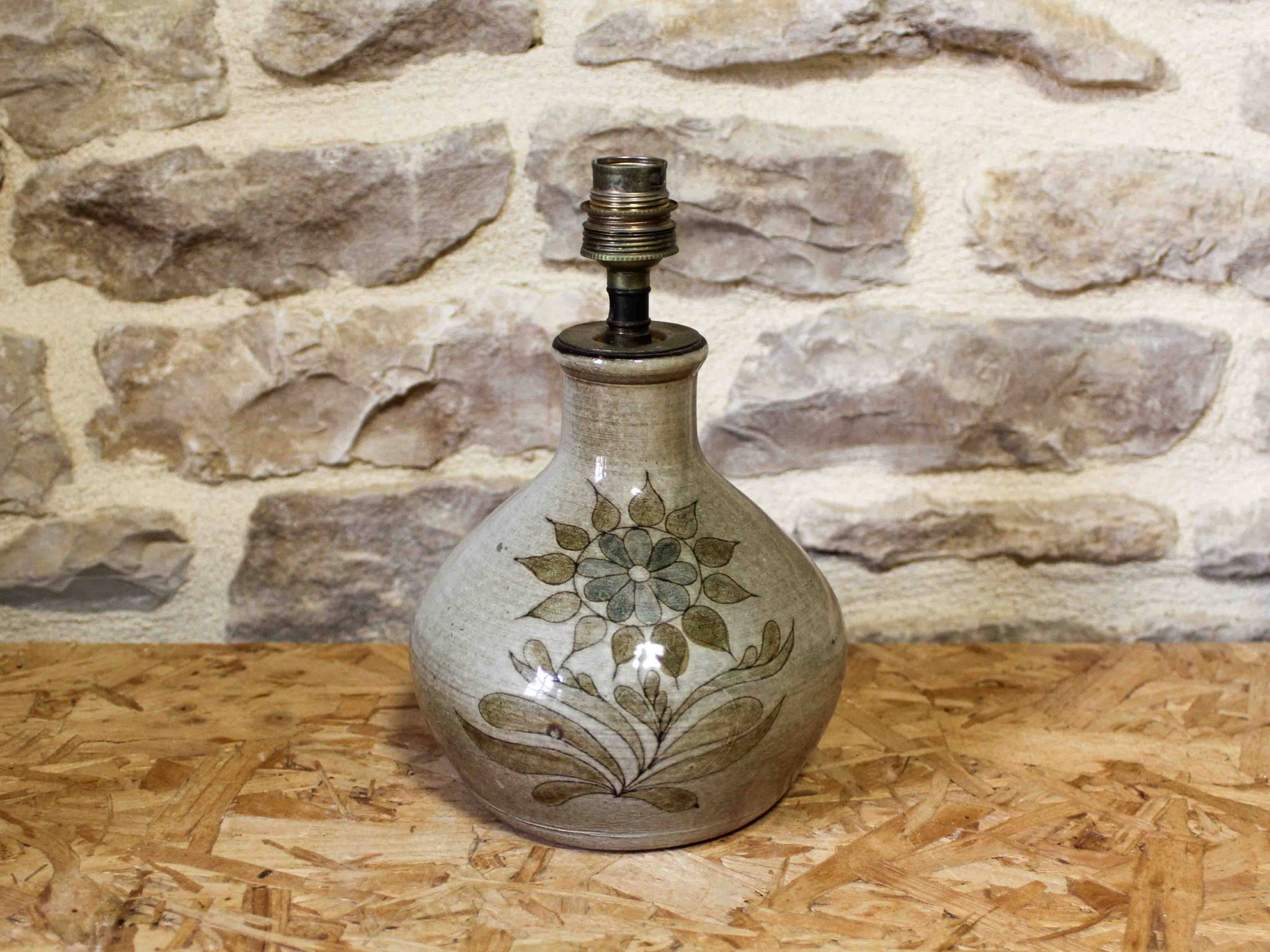 Pied de lampe en céramique à déco de fleurs