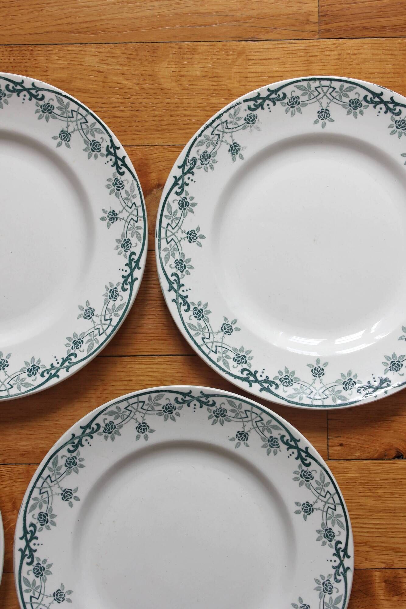 4 assiettes plates en terre de fer modèle "Blériot" Saint Amand et Hamage