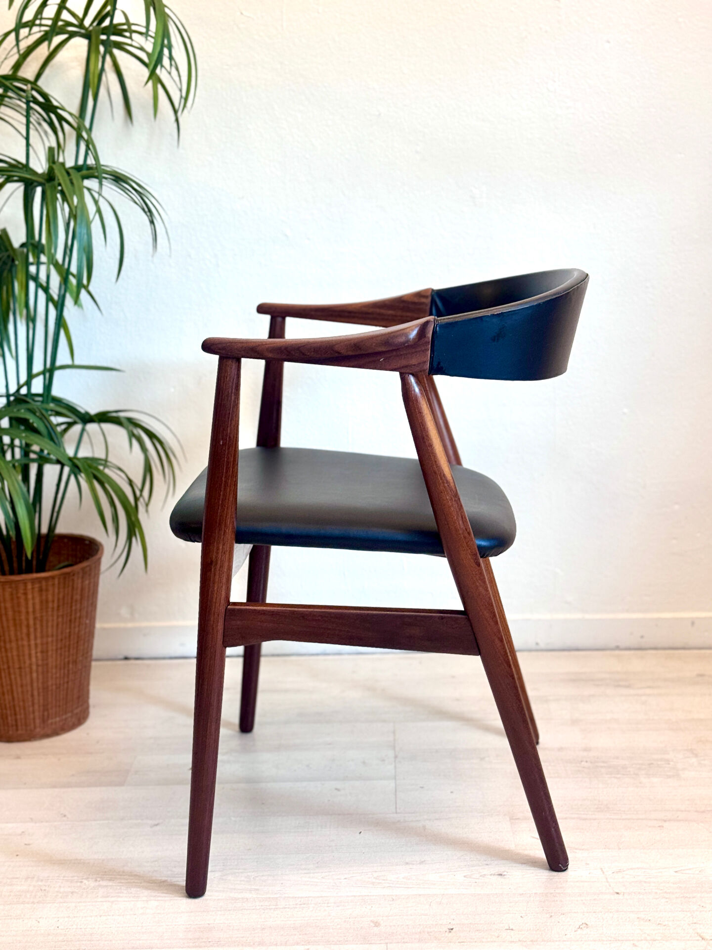 vintage stoel model 213 TH Harlev Farstrup Møbler 1958