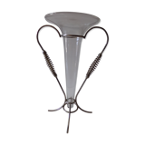 Vase sur socle
