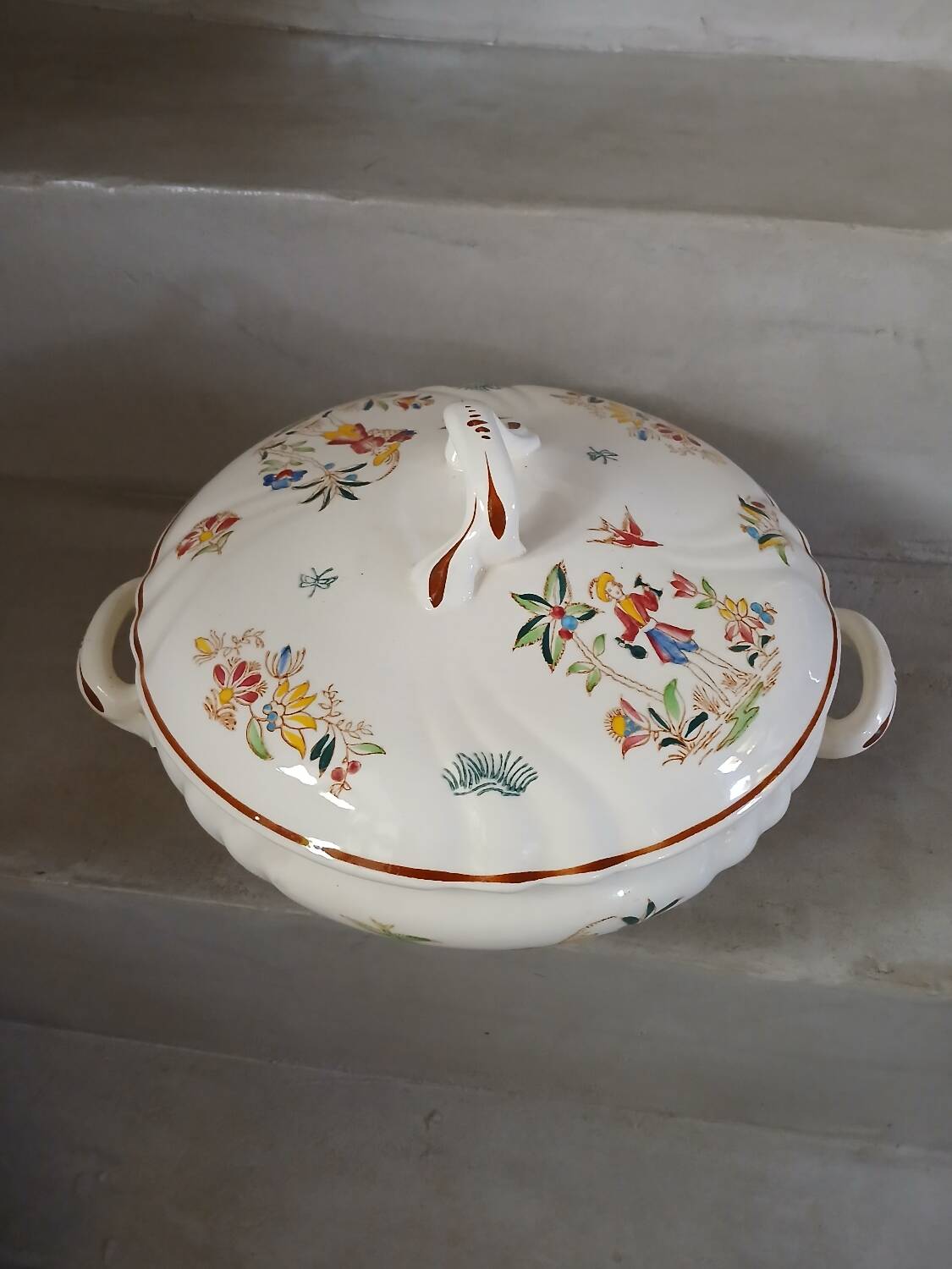 Longwy "Old Moustier" soup tureen