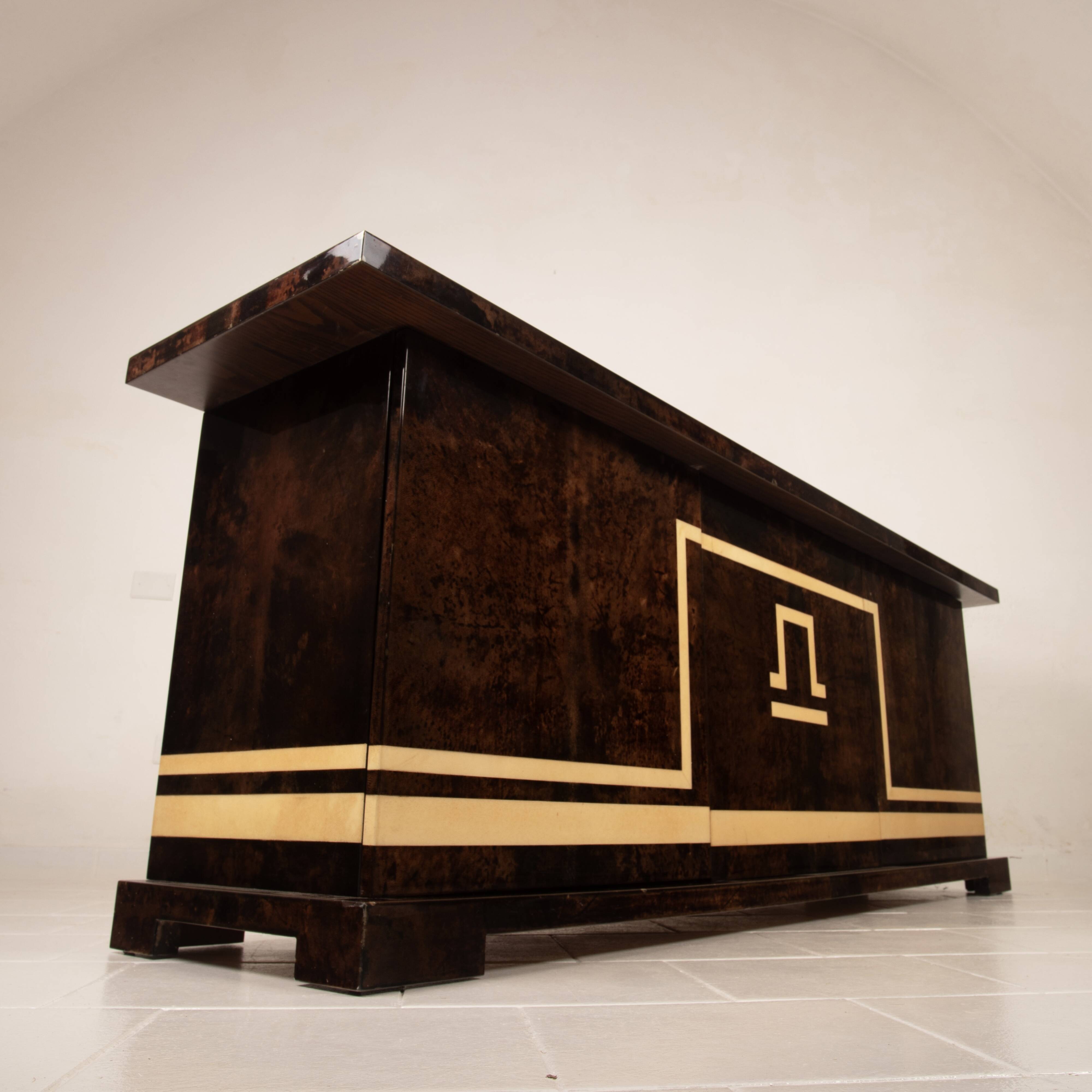 Model 2031D Cabinet by Giorgio Tura & Nucci Valsecchi for Tura Milano 1970