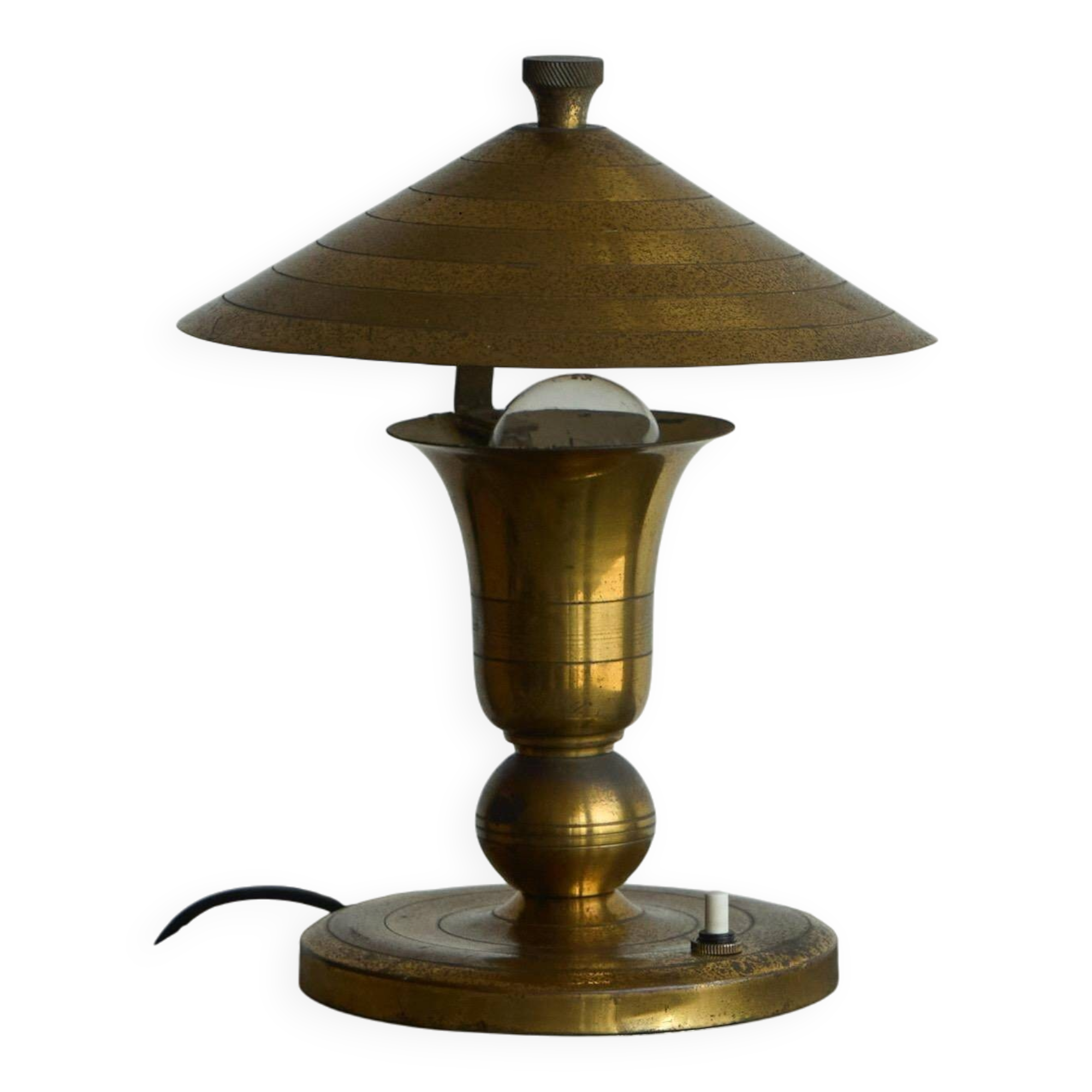 Art Deco table lamp in patinated brass from the 1940s.
