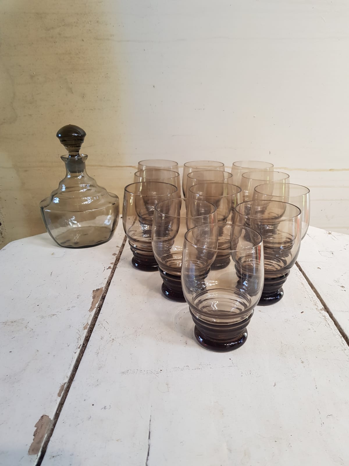 Old deco carafe art service & 12 smoked glass glasses vintage table art