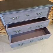 Classic commode with a violet patina.