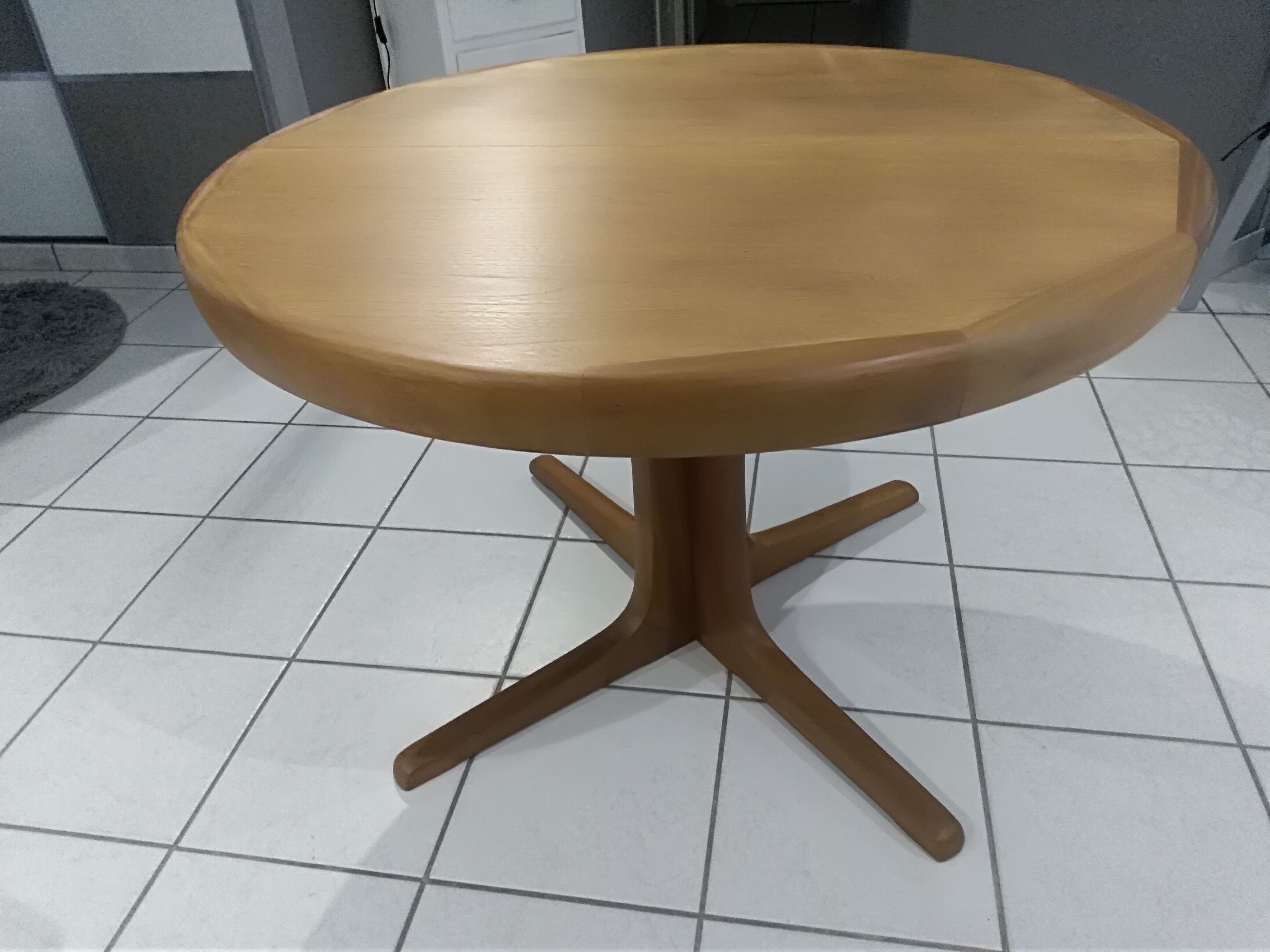 Baumann Extendable Round Table 1970s.