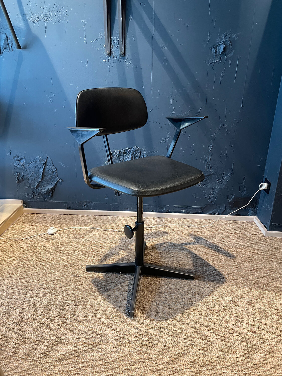 Height adjustable office chair Ahrend by Cirkel year 70