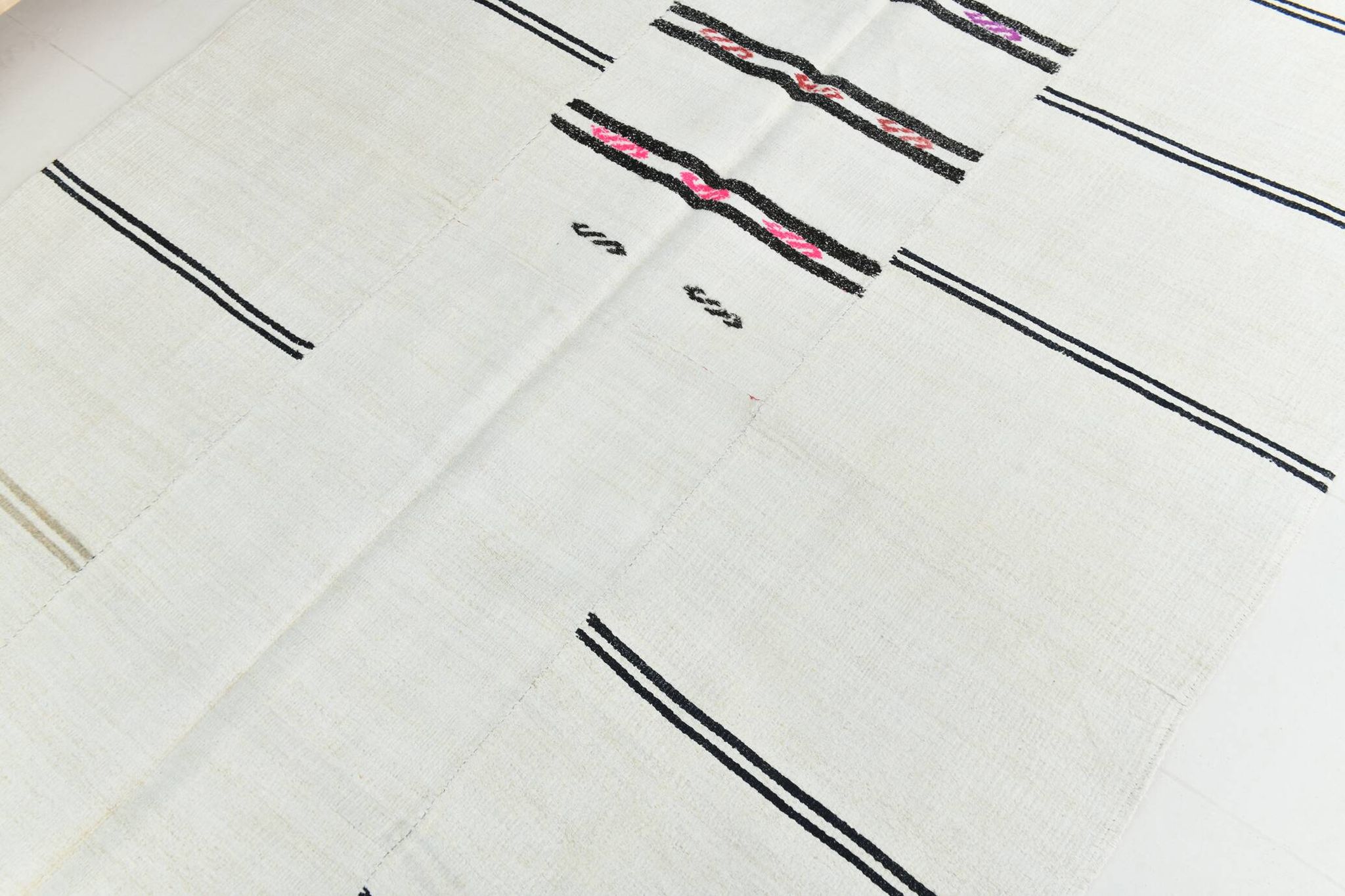 Kilim Turc Vintage Ivoire et Noir, Rayé, Déco Salon Bohème, 176X258Cm