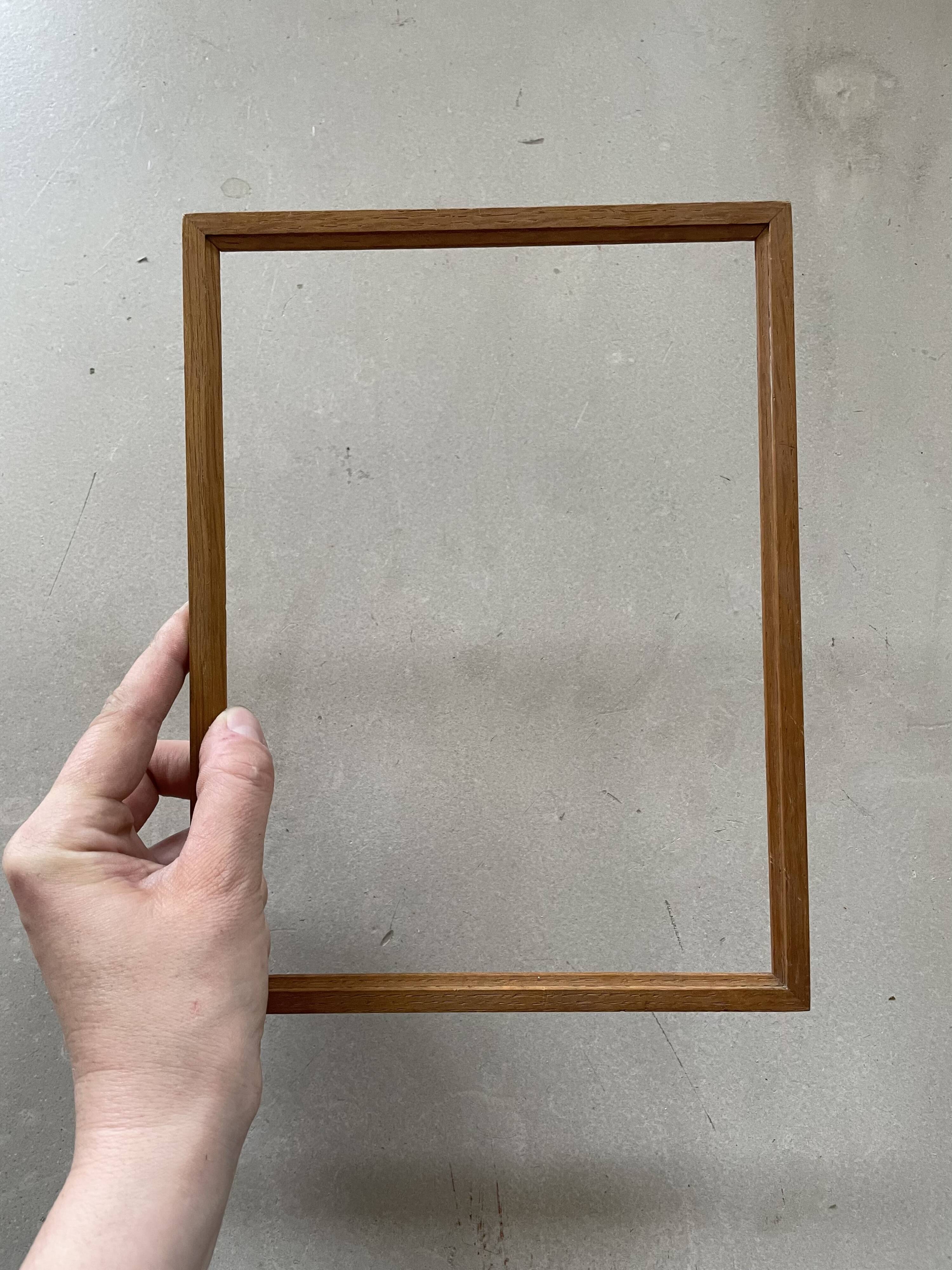 Small thin old frame 19x24cm