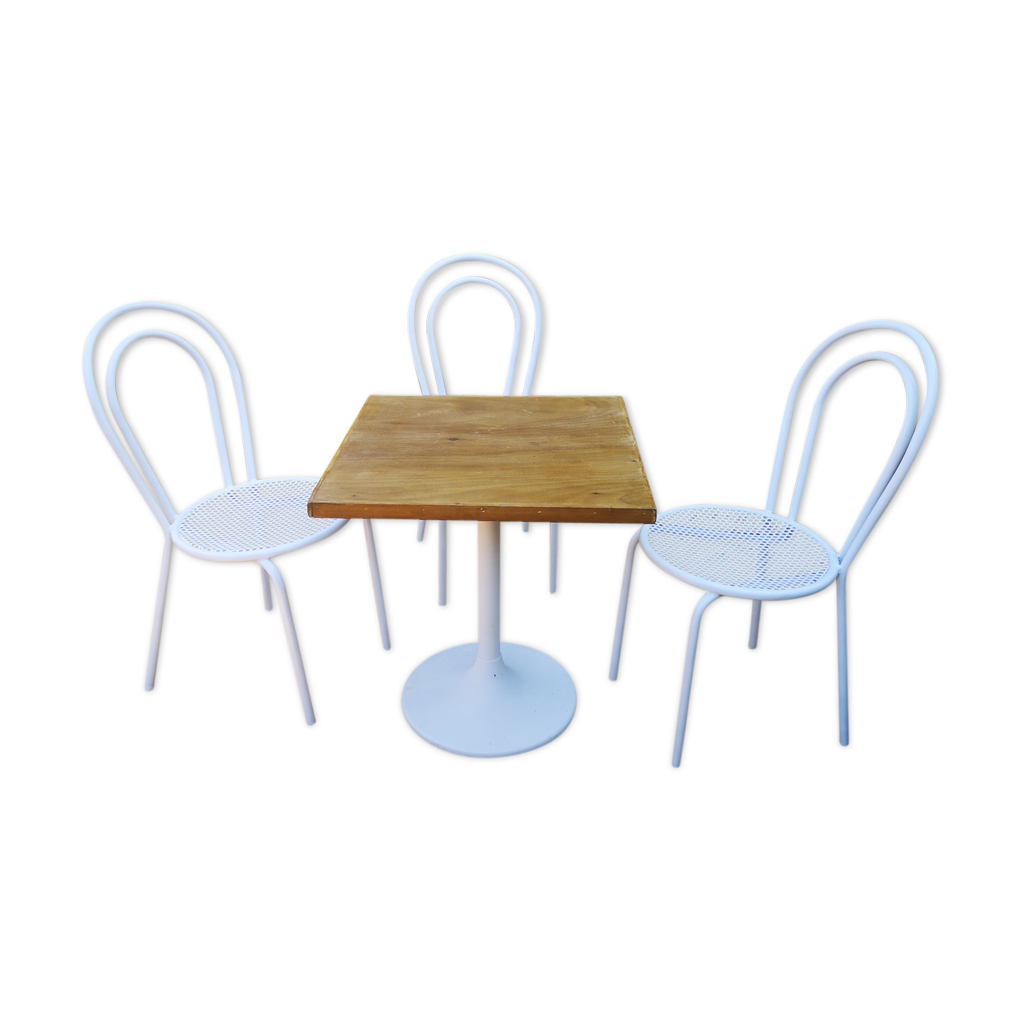 Tulip foot bistro table and 3 bistro chairs