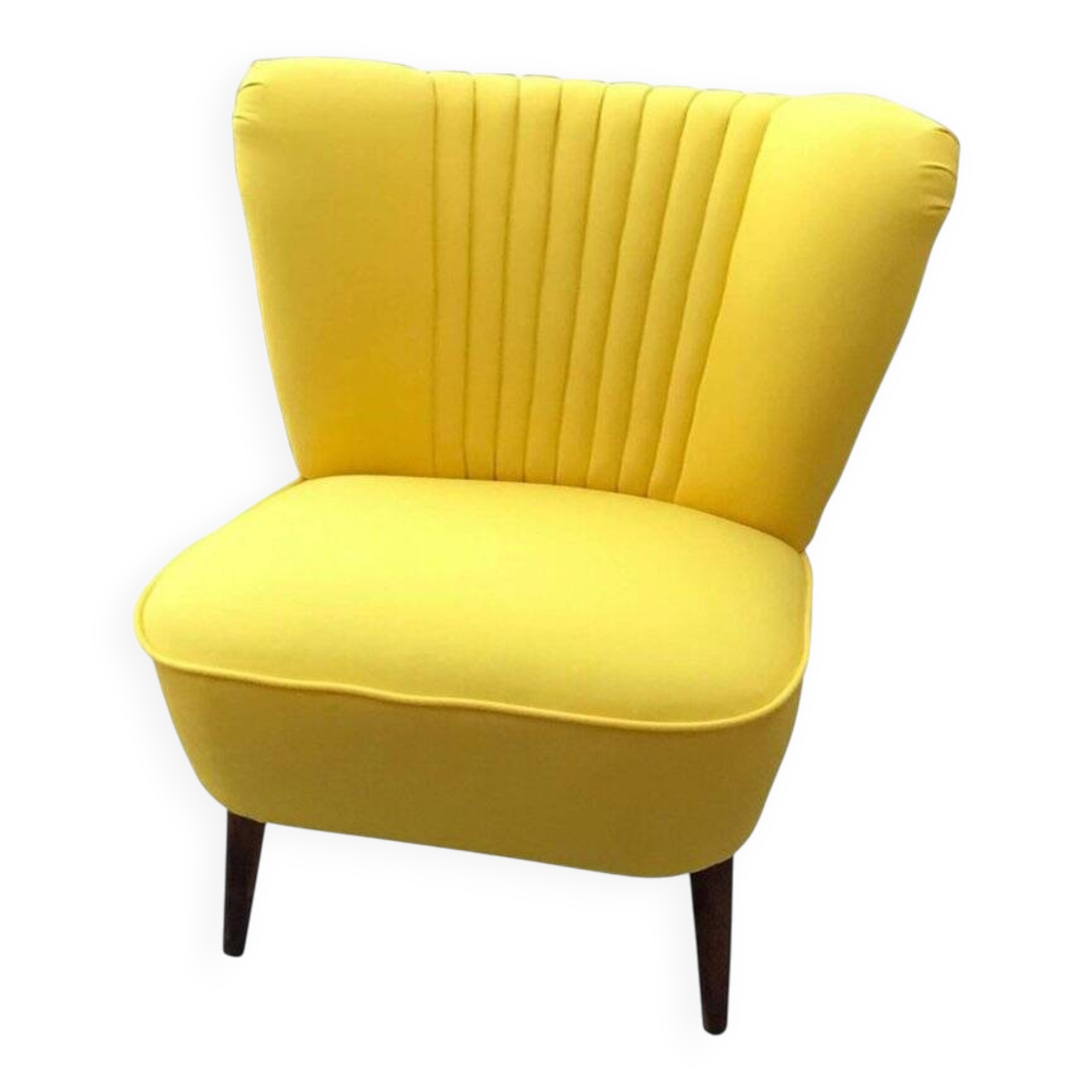 Yellow cocktail chair in solid beech, 1960s, with fluted backrest and tapered legs.