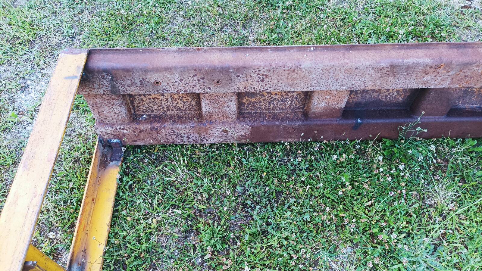 Metal industrial workbench