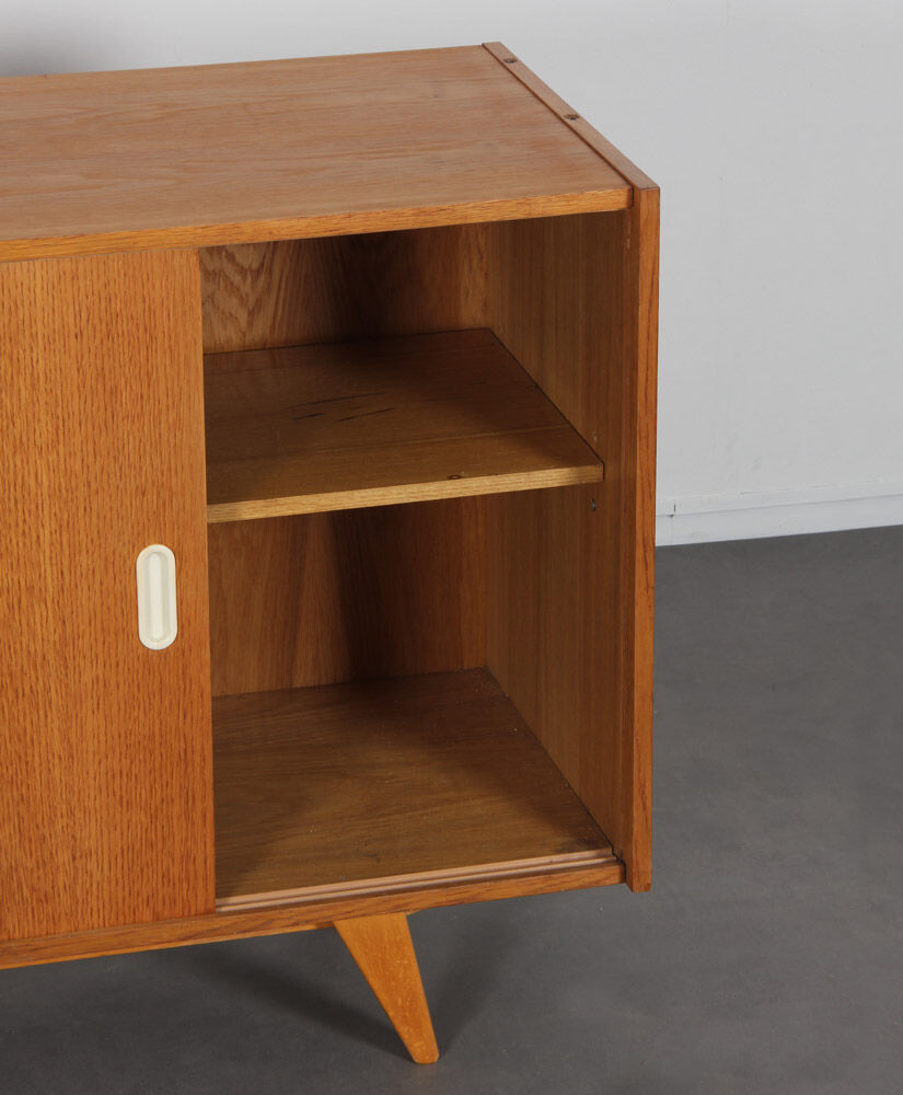 Commode vintage en bois dessinée par Jiri Jiroutek, modèle U-452, 1960
