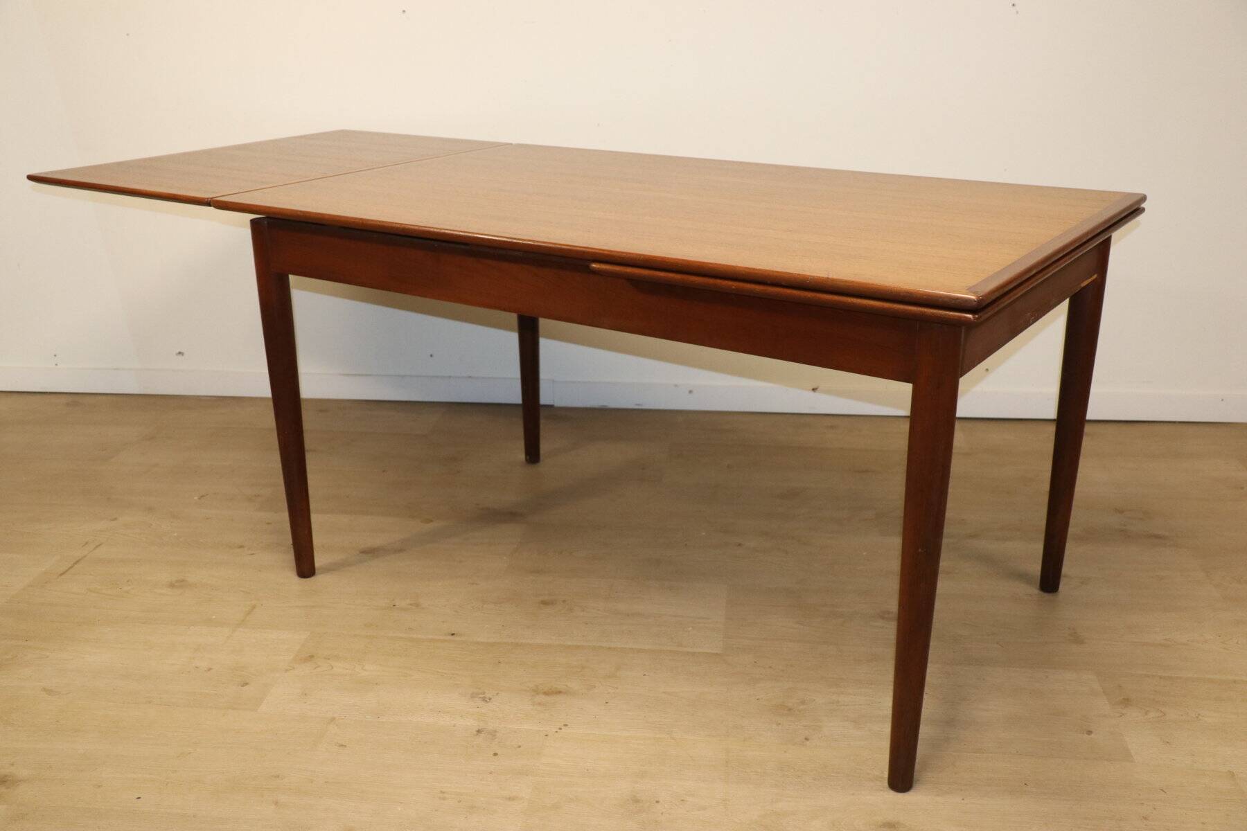 Danish Scandinavian extendable dining table in teak, 1960.