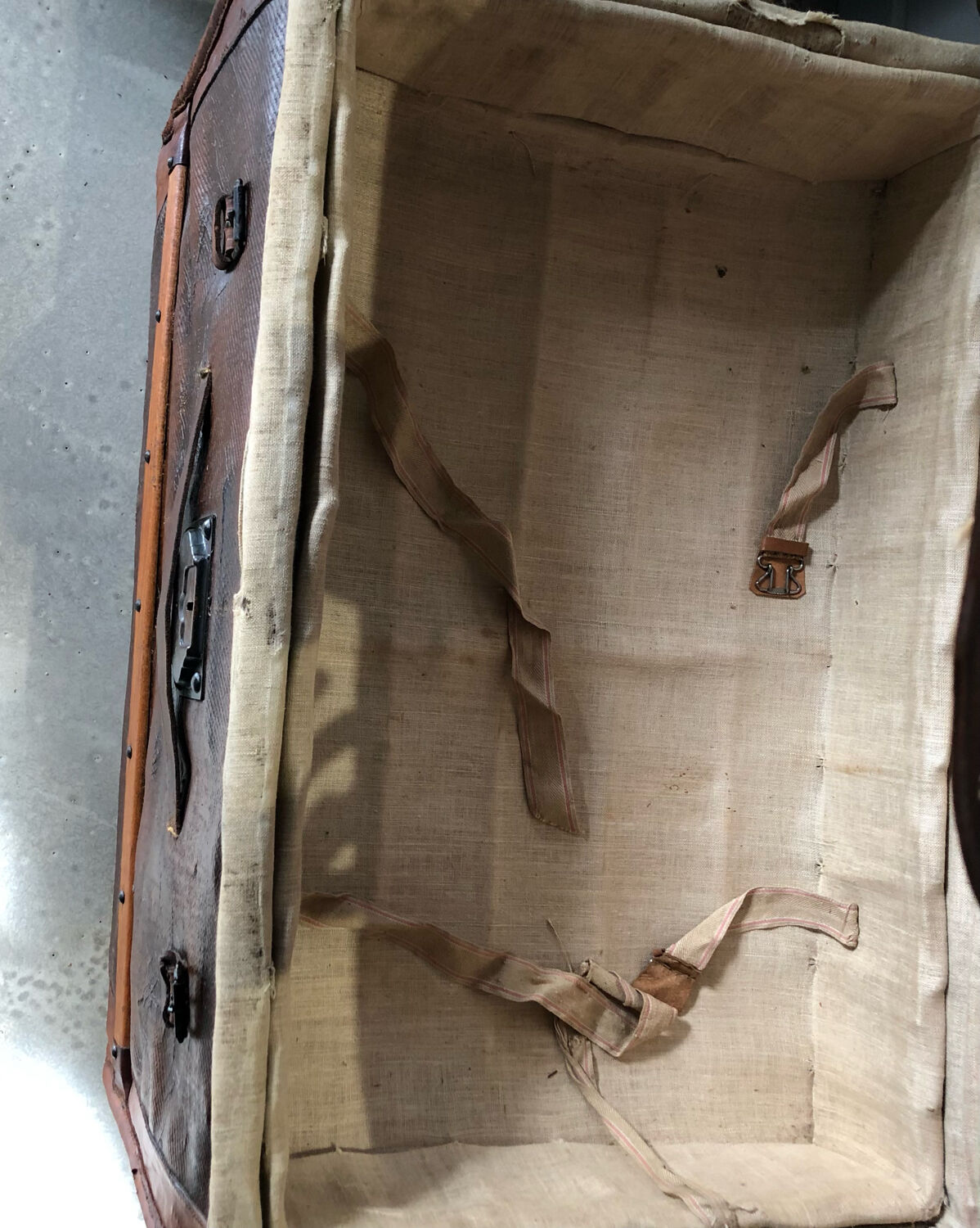 Leather carriage trunk