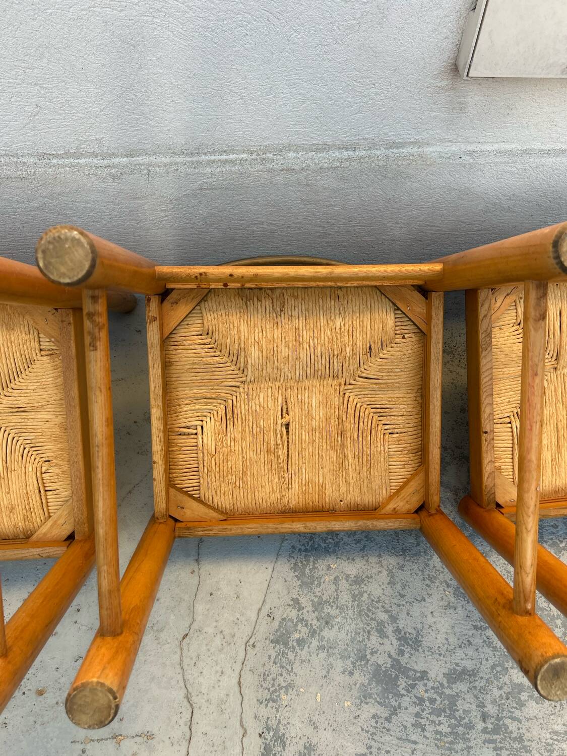 4 vintage chairs made of solid wood and woven straw