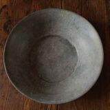 Round zinc basin planter with two handles underneath