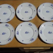 Fine Limoges porcelain dessert service: dish and 12 plates.