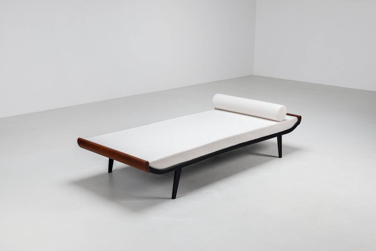 Dick Cordemeijer Cleopatra daybed for Auping in white fabric The Netherlands 1954