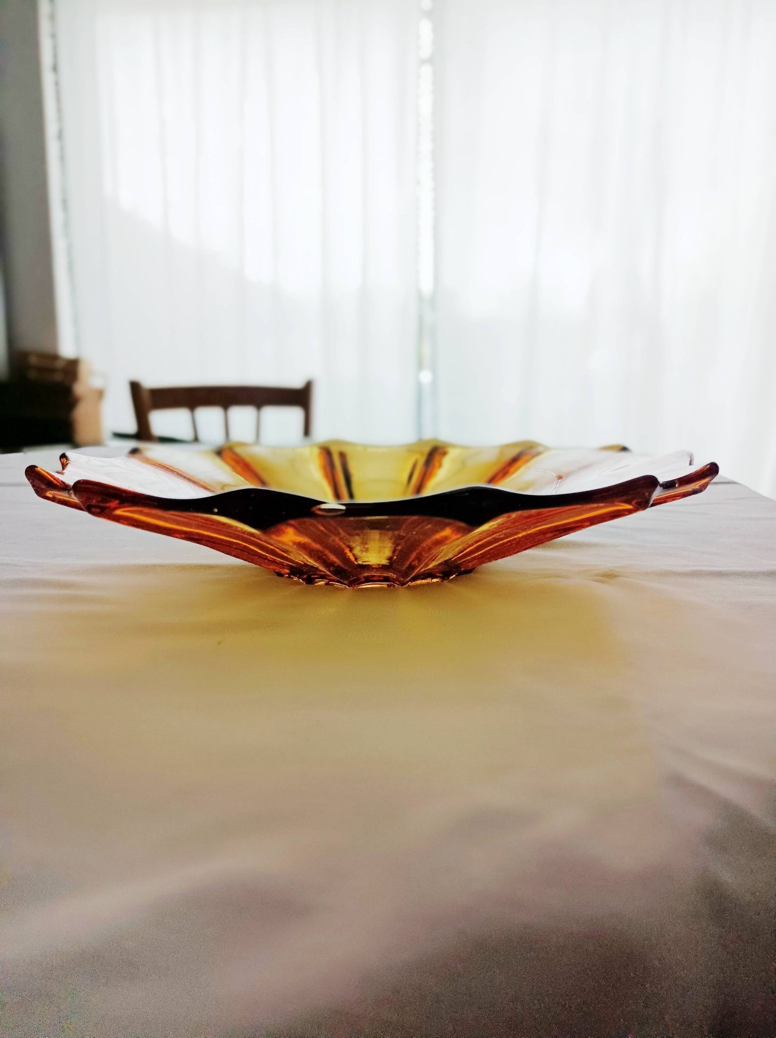 Coupe à fruits en verre ambré