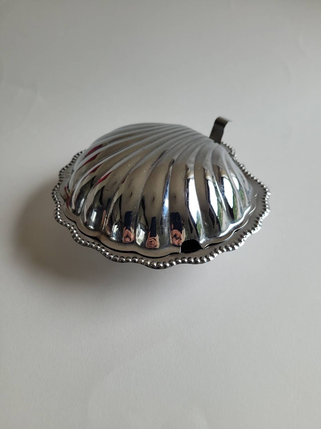 Butter dish / silver metal shell pocket