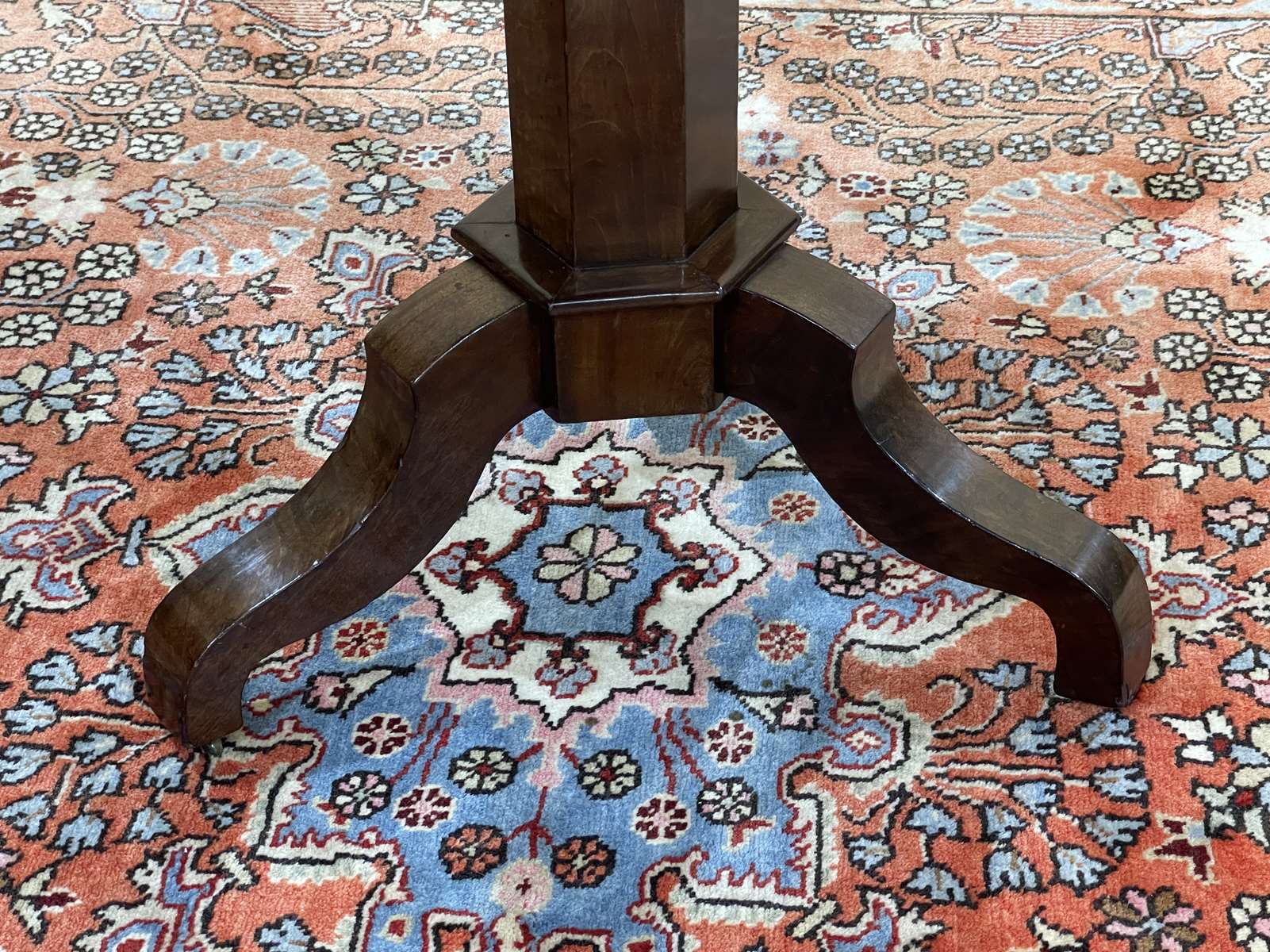 Pedestal table XIXth in walnut and marquetry