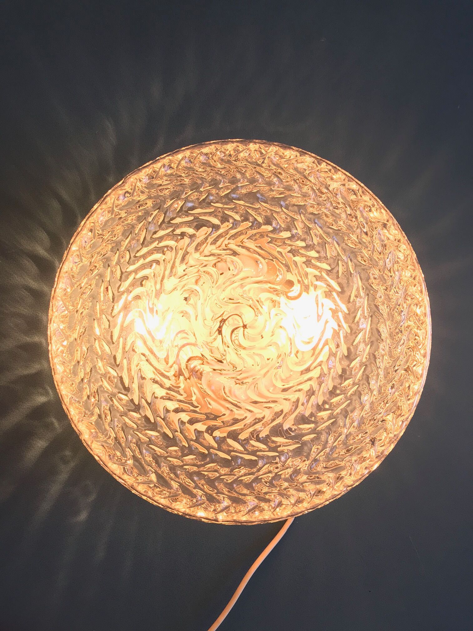 Round ceiling light in molded glass