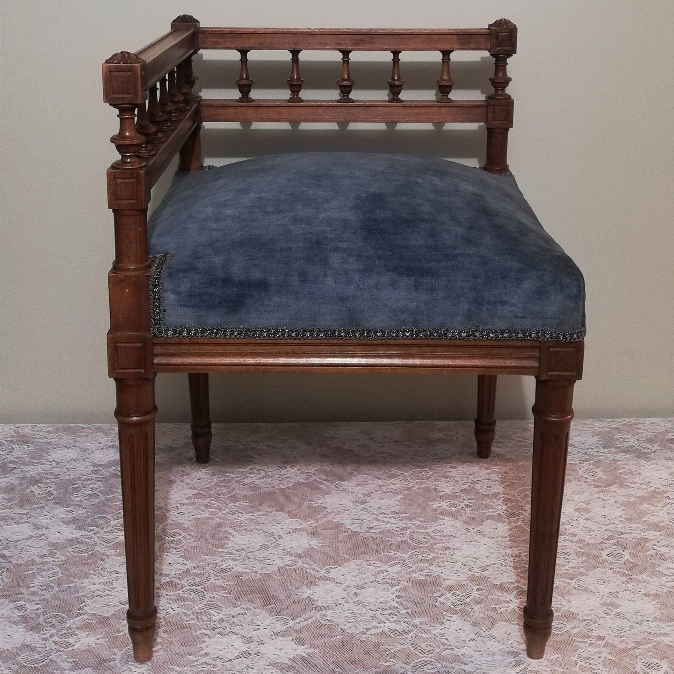 Fauteuil d'angle de style Louis XV assise velours