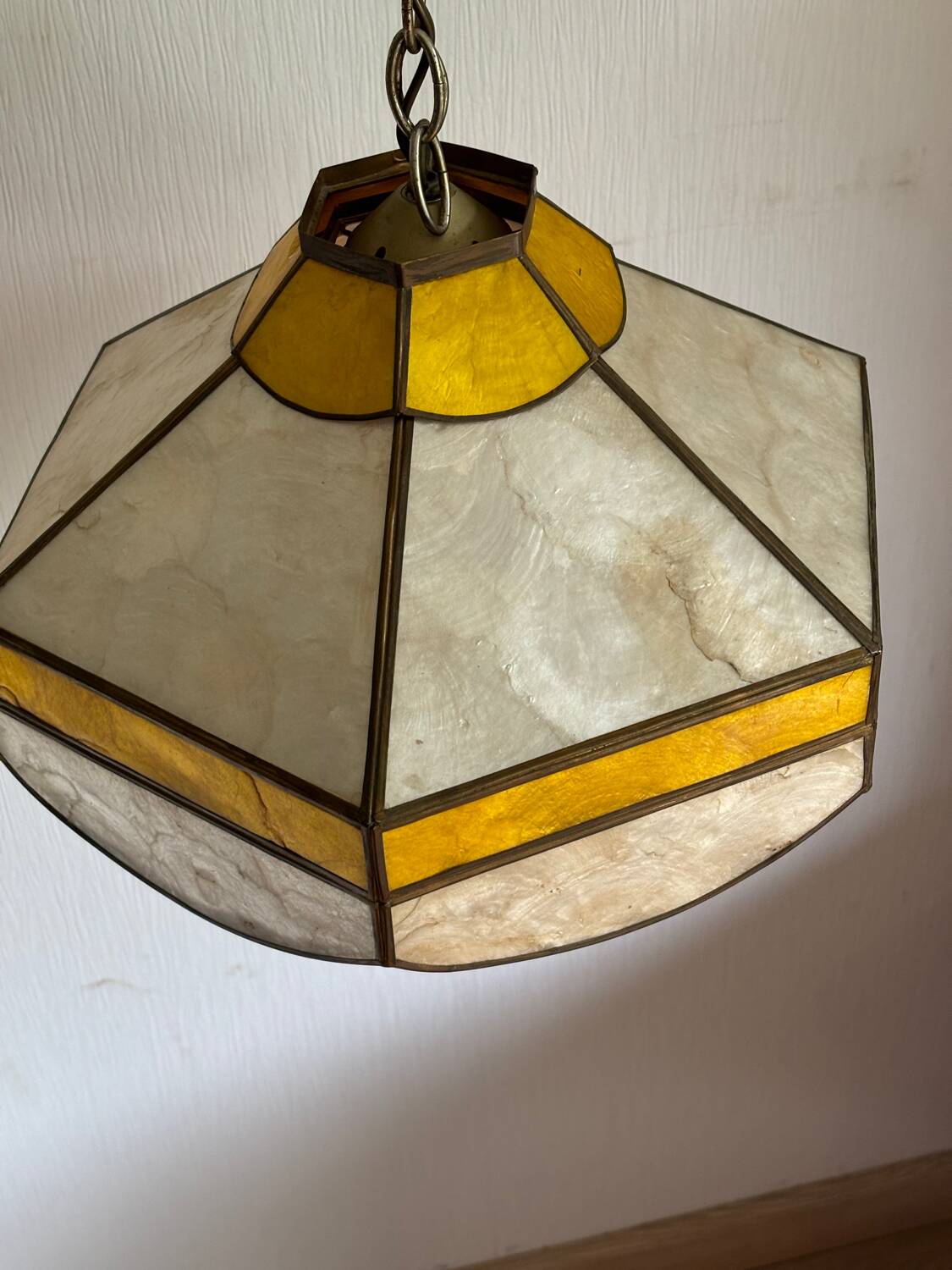 Vintage pearly suspension