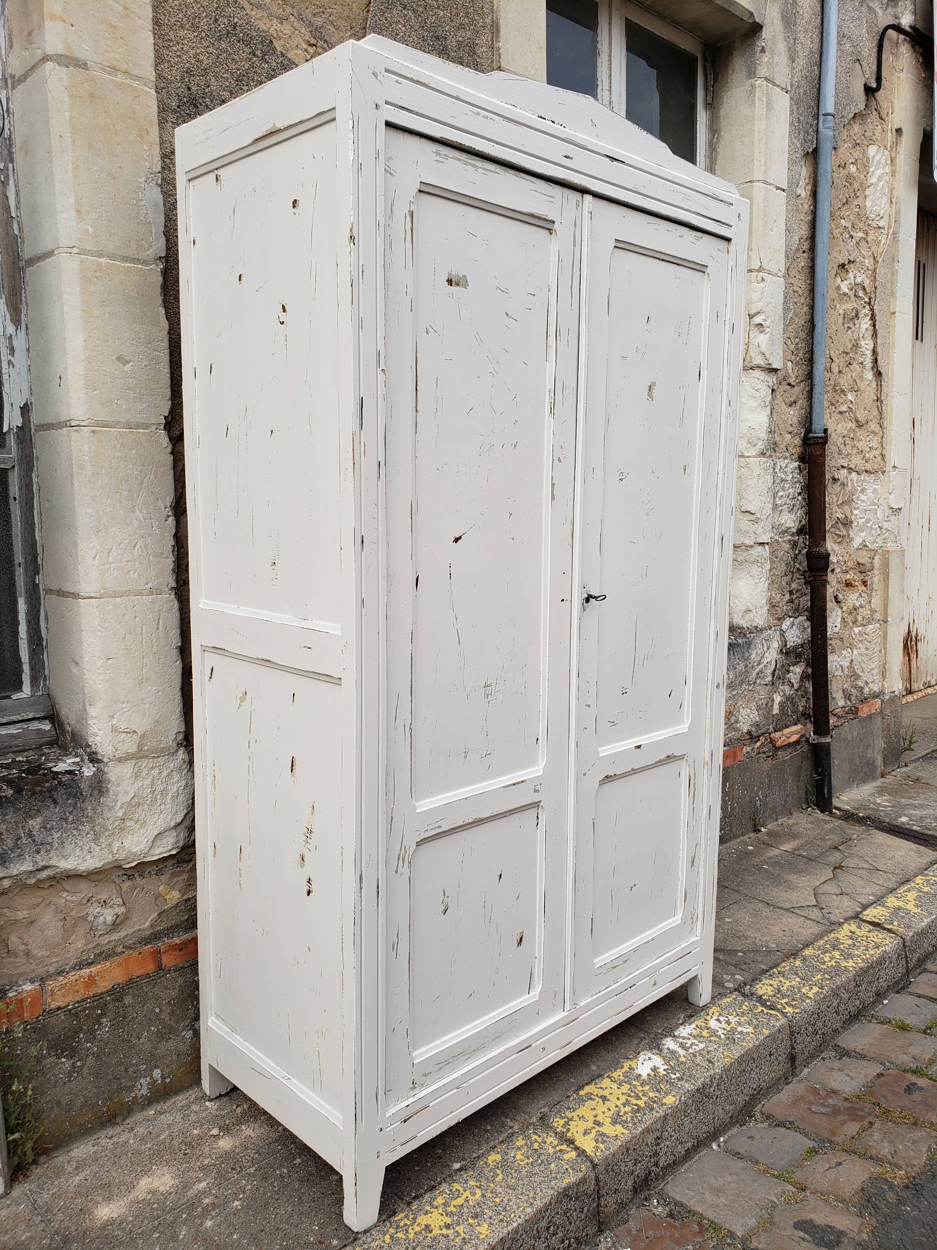 Parisian wardrobe patina old "lily"