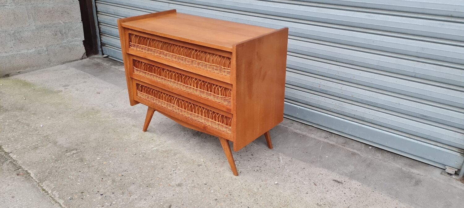 Commode vintage pied compas et rotin