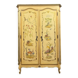 Curved Venetian cabinet in Louis XV style with Chinese decorations circa 1900