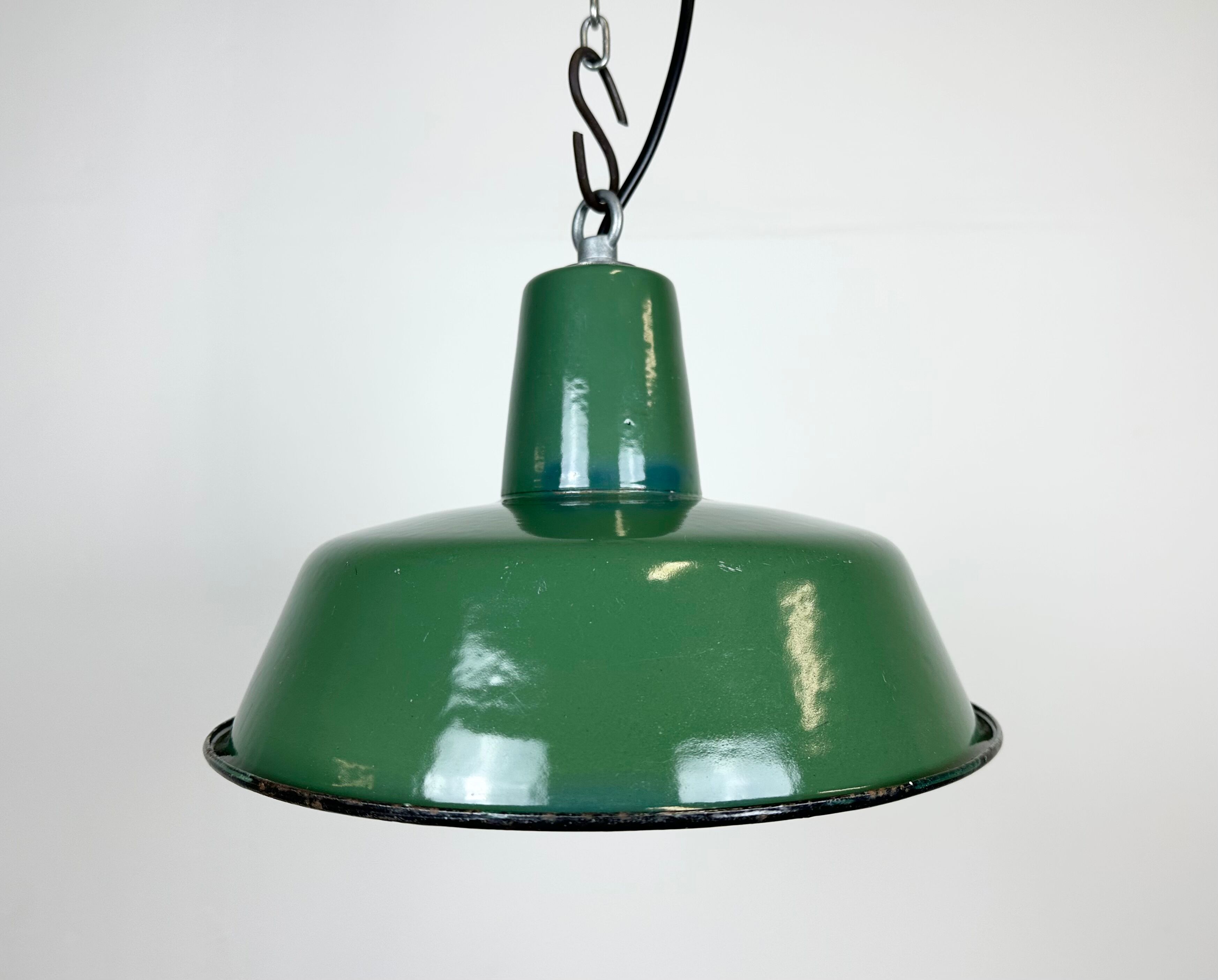 Industrial green enamel pendant lamp, 1960s