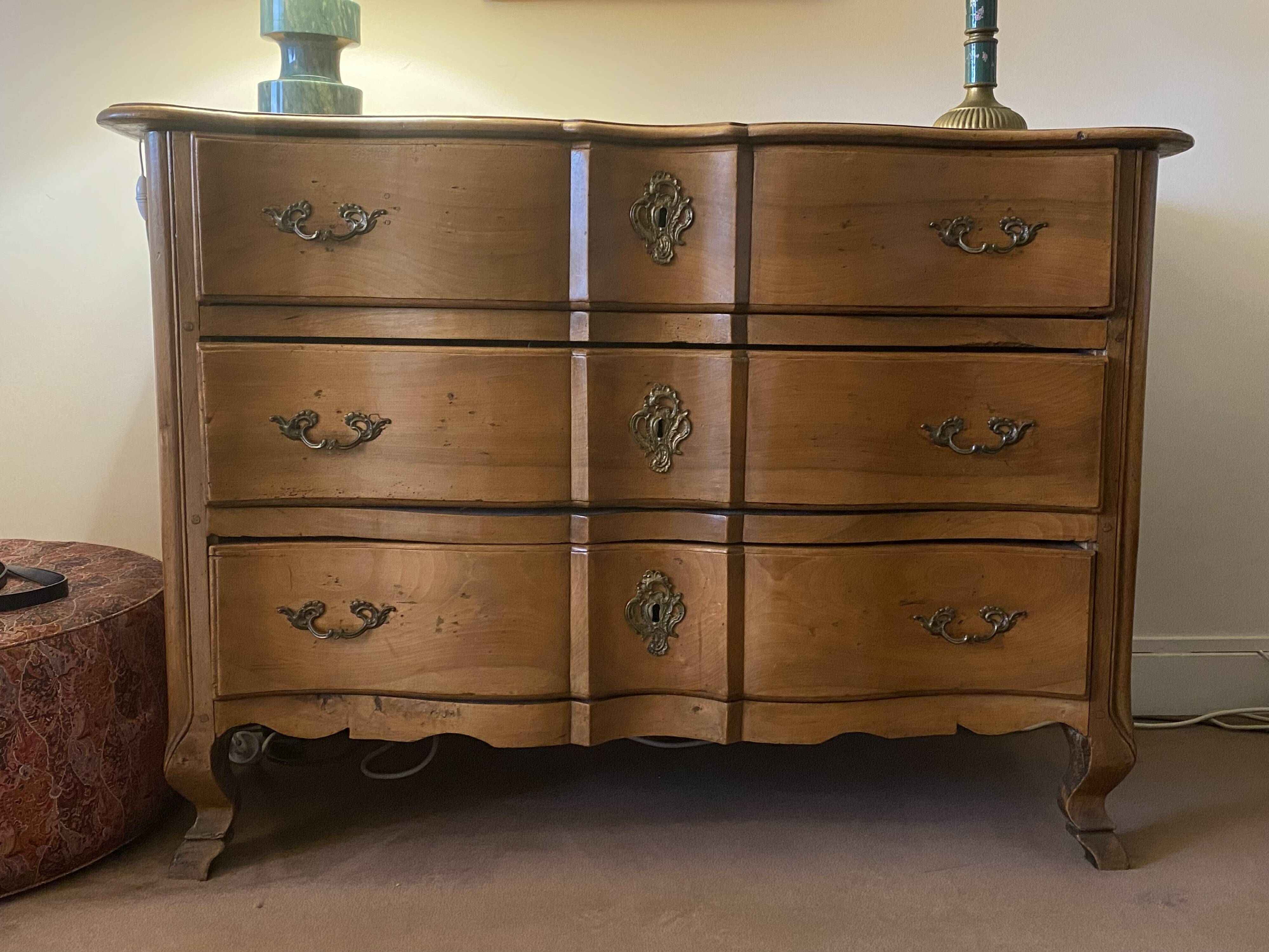 Eighteenth-century crossbow commode