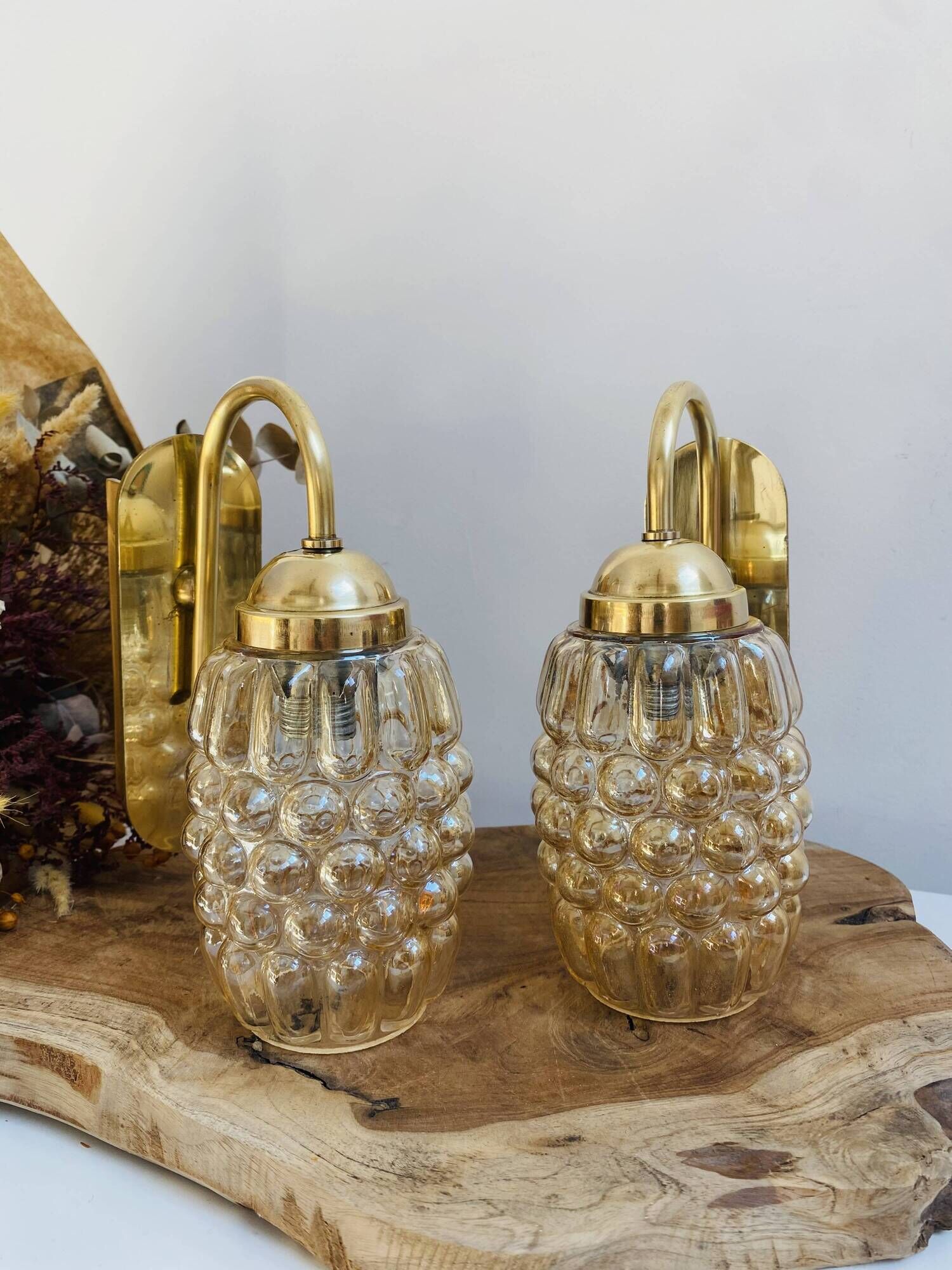 Pair of wall lights in brass and moulded bubble glass, style Helena Tynell.