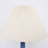 Rare lampe de table danoise bleue du milieu du siècle par Esben Klint pour Holmegaard