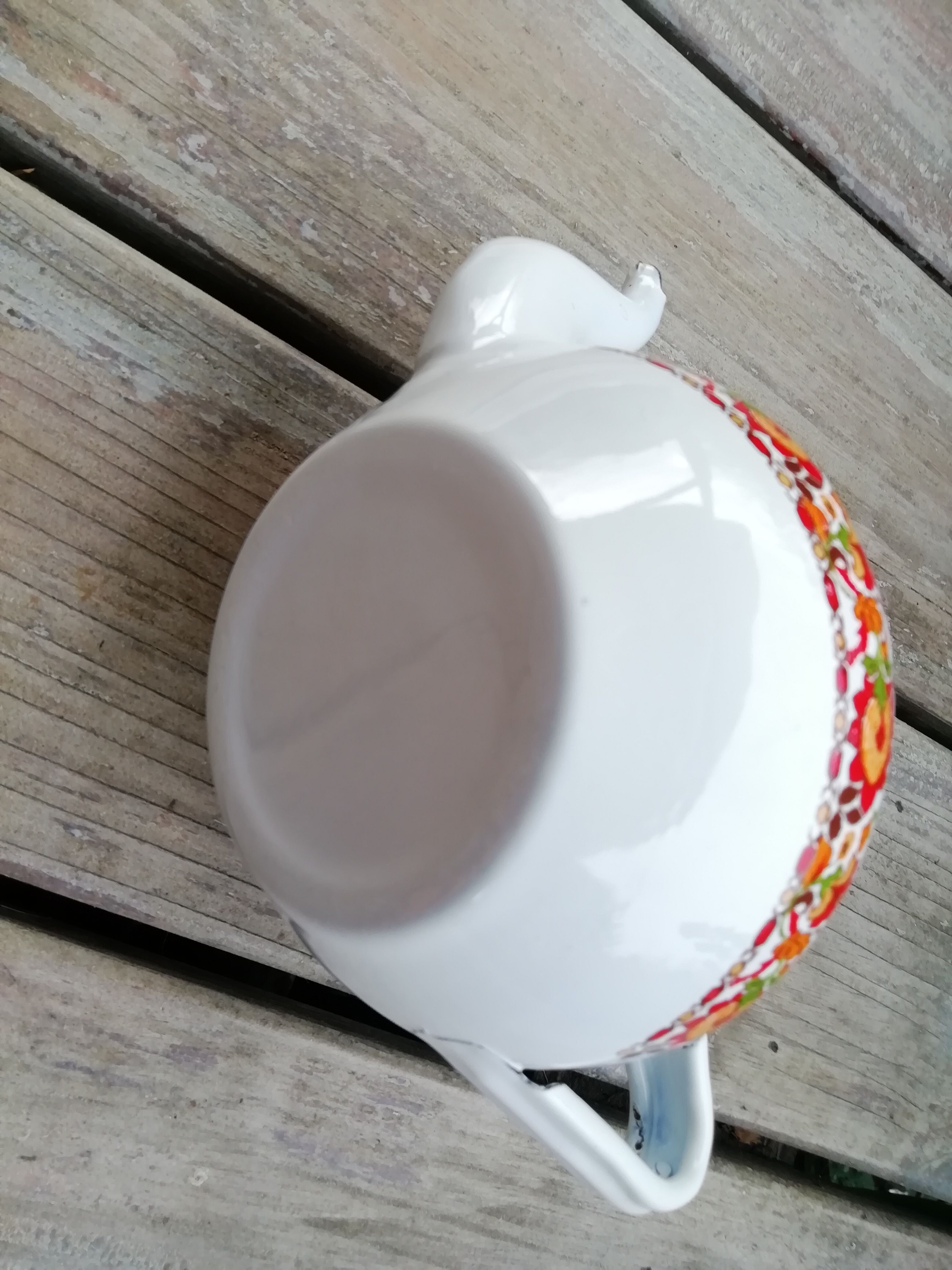 Enamelled sheet metal teapot